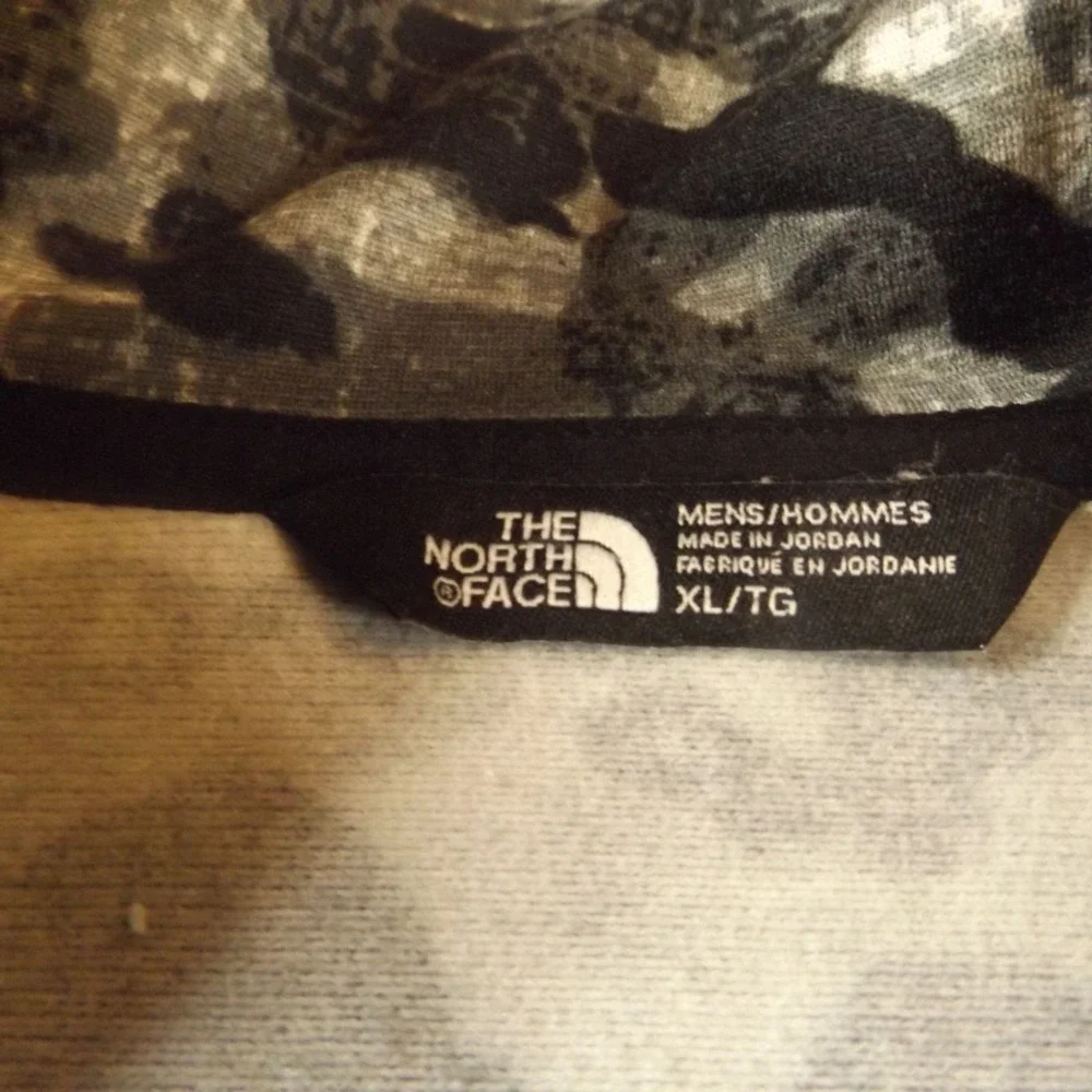 The North Face 1/4 Zip Pullover Black Gray Camo Sweater with Chest Pocket Mens X